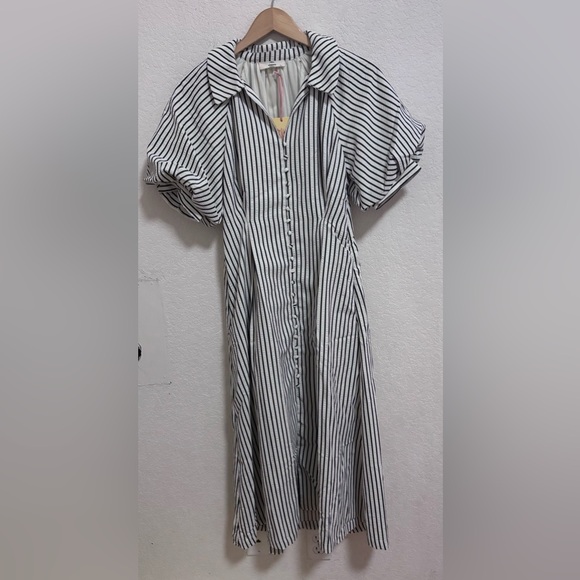 entro Dresses & Skirts - Entro striped button down puff sleeve dress NWT